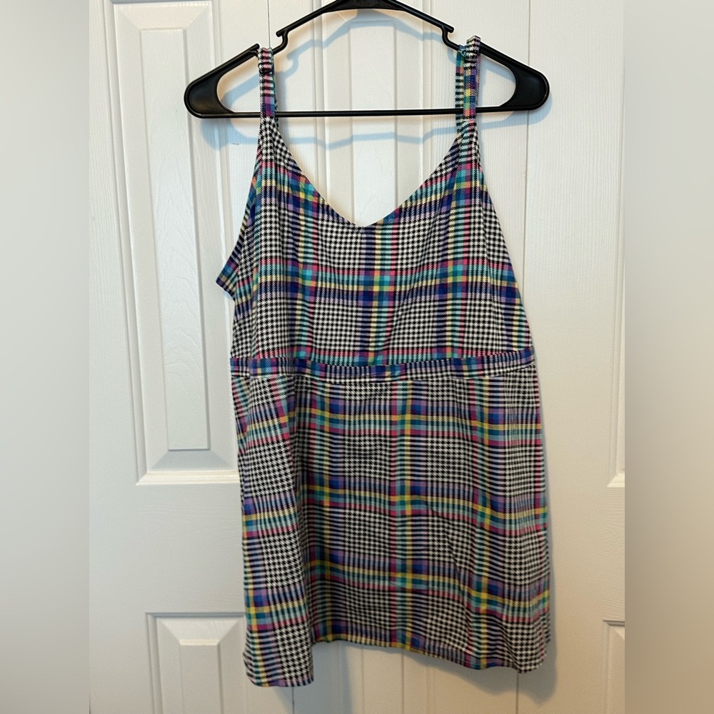 Like new, v-neck babydoll style, plaid tank from Torrid.